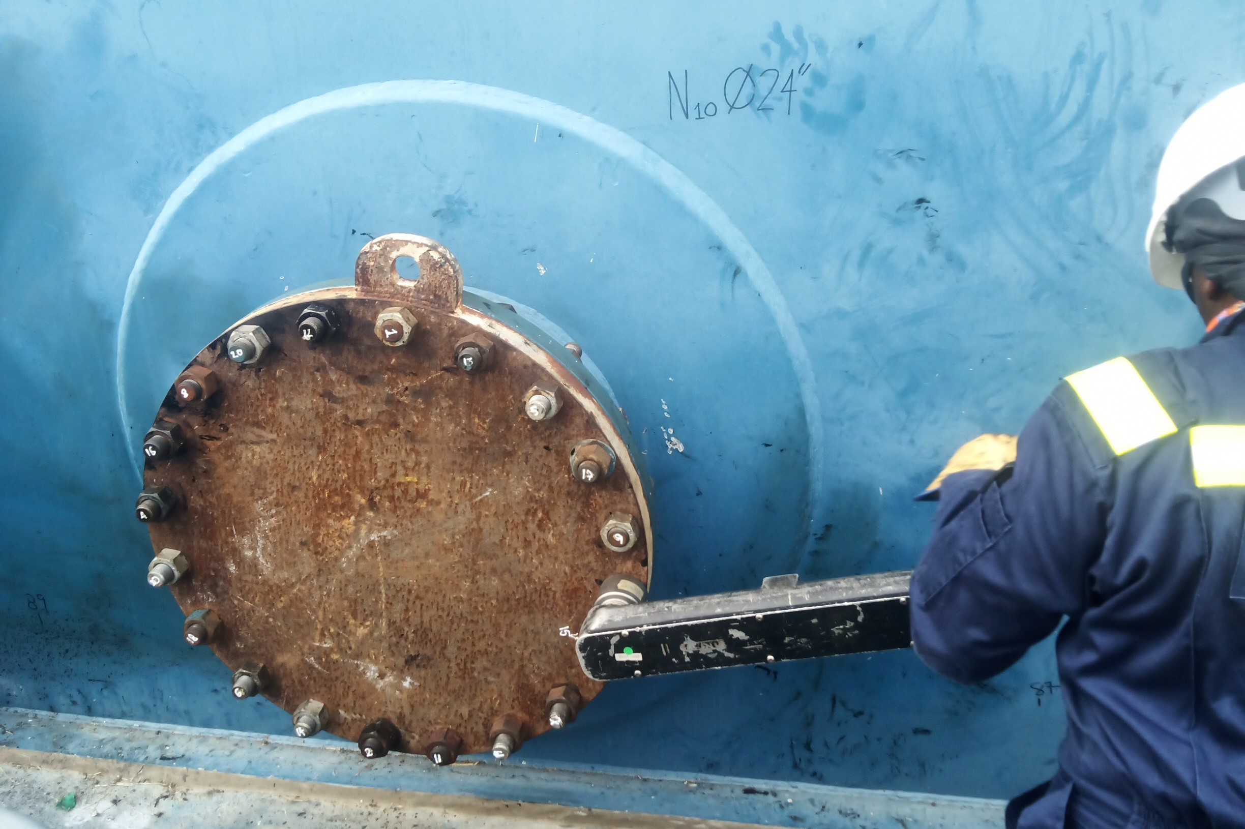 manhole-torque